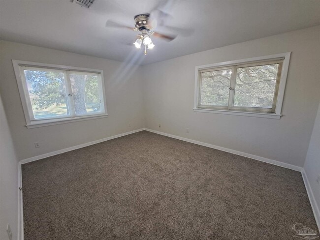 Building Photo - 8598 Meadowbrook Dr