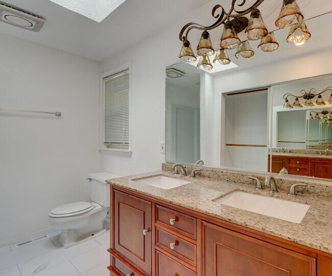 Building Photo - Newly Renovated 3 Bedroom in Oak Harbor