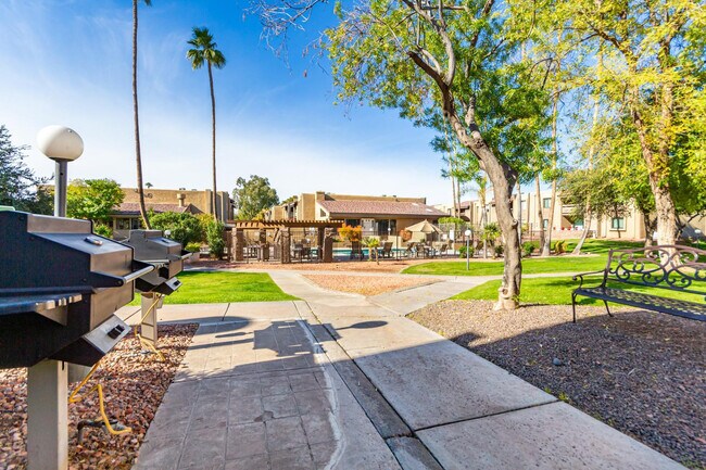 Building Photo - 3825 E Camelback Rd