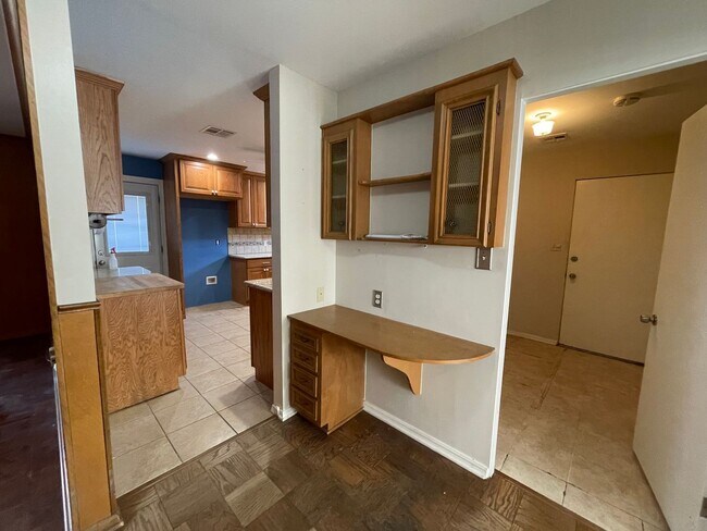 Building Photo - 3 bedroom, 2 bath, 2 living areas, 2 car garage Ranch style home nestled on a corner lot