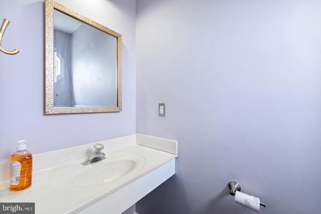 Building Photo - 16250 Taconic Cir