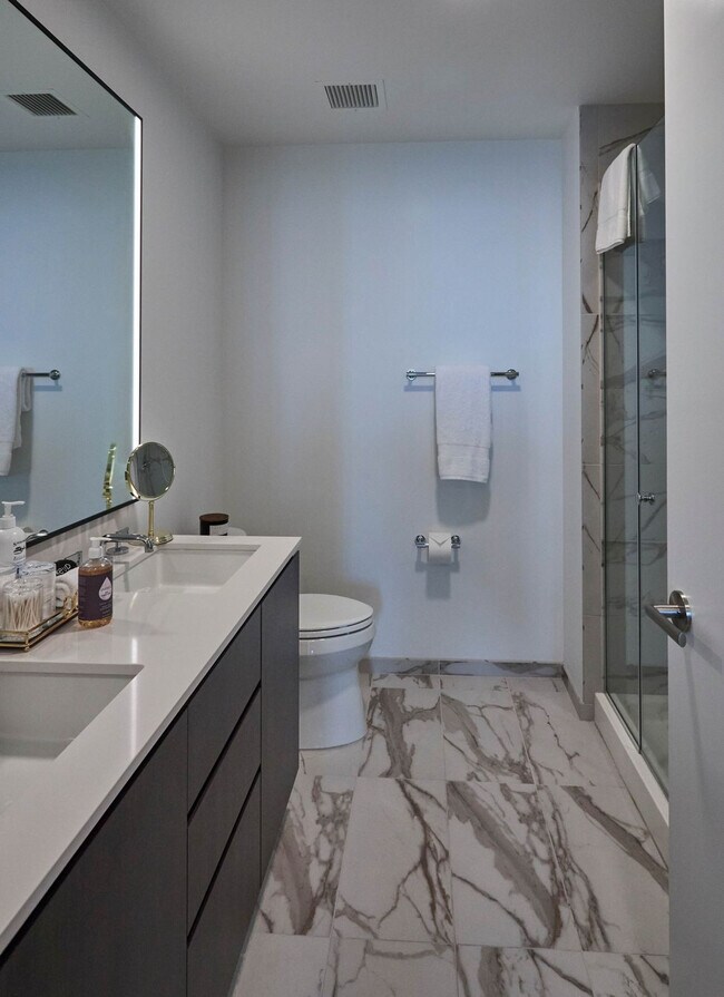 Building Photo - 1006 S Michigan Ave