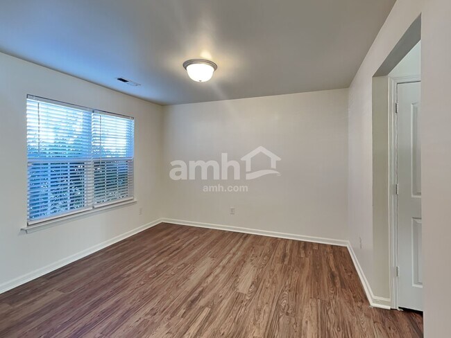 Building Photo - 4437 Esmeralda Dr