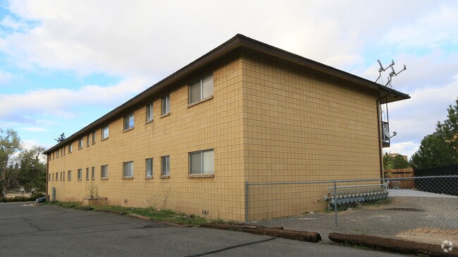 Building Photo - 1600 Idlewild Dr