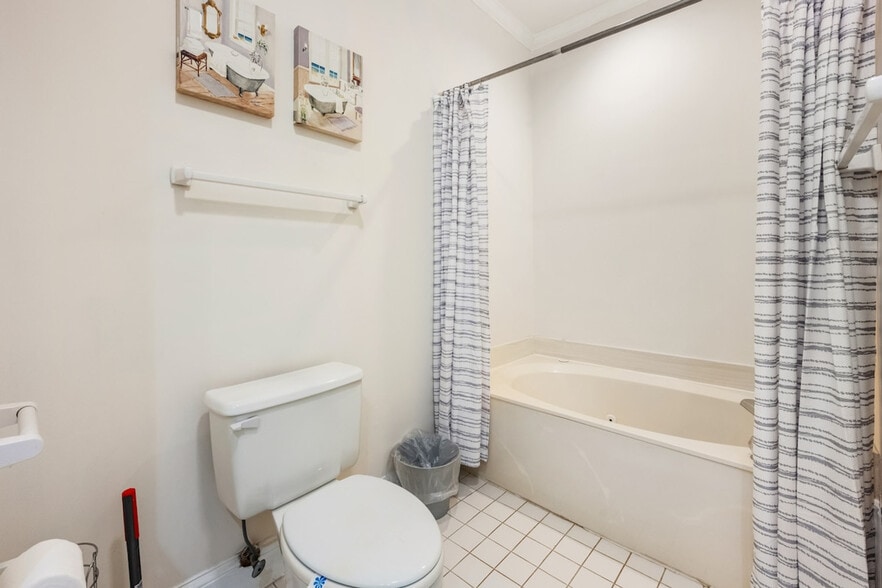 Building Photo - 235 Golden Bear Dr