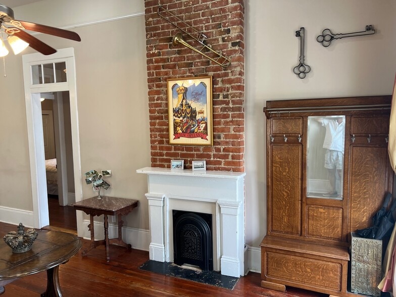 Building Photo - 2904 Annunciation St