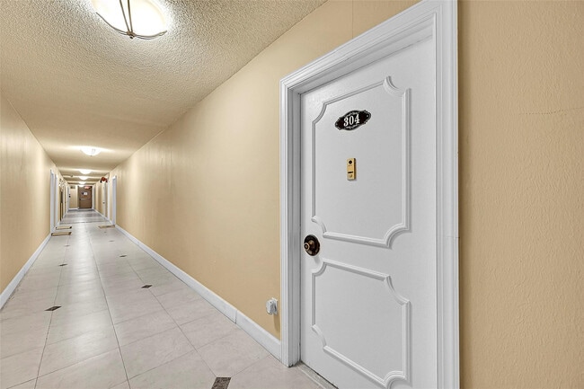 Building Photo - 1401 S Ocean Dr