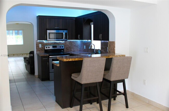 Building Photo - 2253 SW 10th St