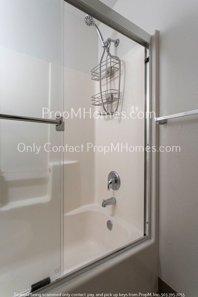 Building Photo - One Bedroom in Argay Terrace - Price Reduc...