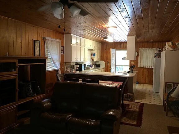 Building Photo - 1512 Silver Lake Rd