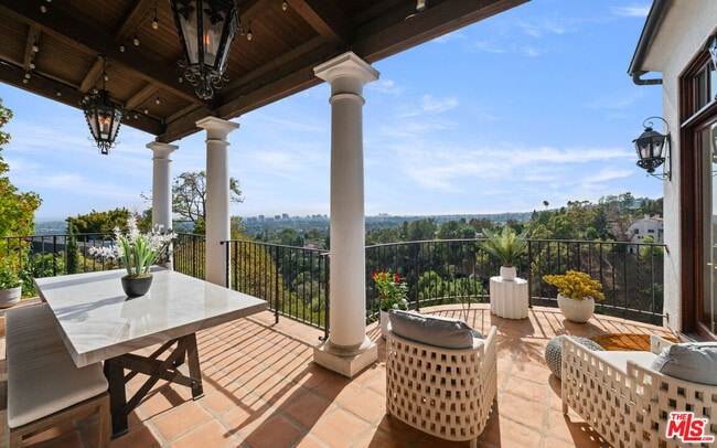 Building Photo - 1381 Summitridge Dr
