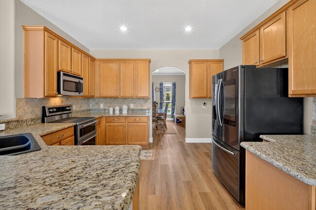 Building Photo - 353 Lake Amberleigh Dr