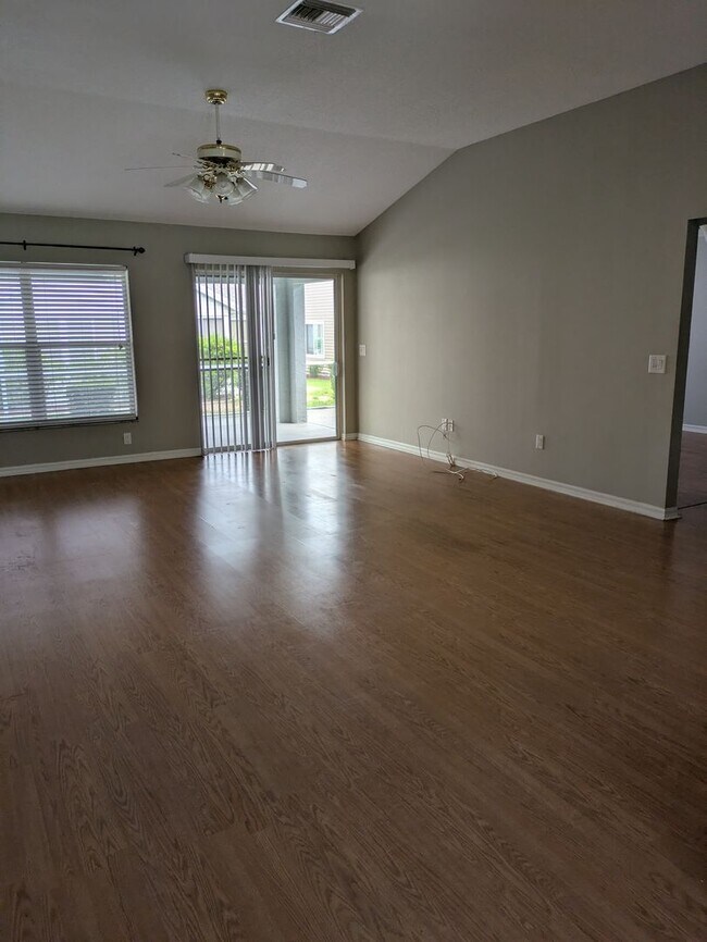 Building Photo - 866 Oak Forest Dr