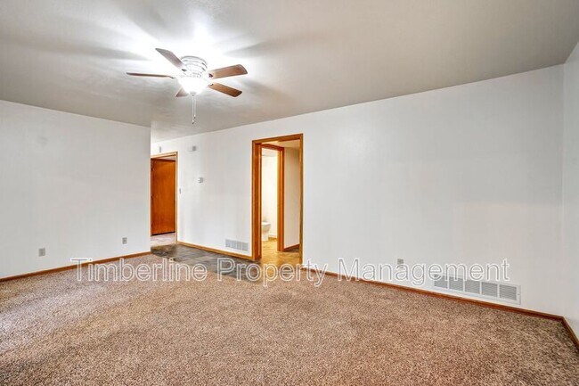 Building Photo - 17960 Bakers Farm Rd