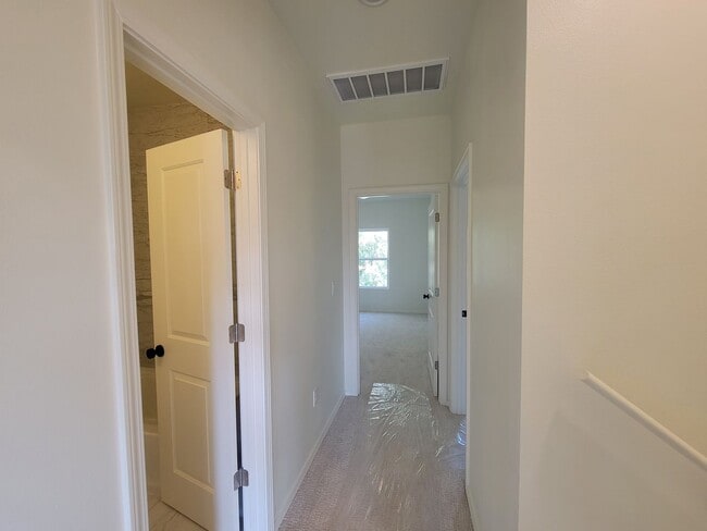Building Photo - AVAILABLE NOW!!!! Gorgeous 2 story home in Granite Shoals