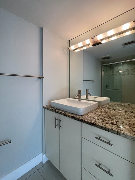 Building Photo - 64 Isle Of Venice Dr