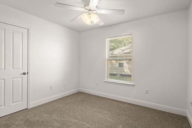 Building Photo - 403 W 33rd Ave