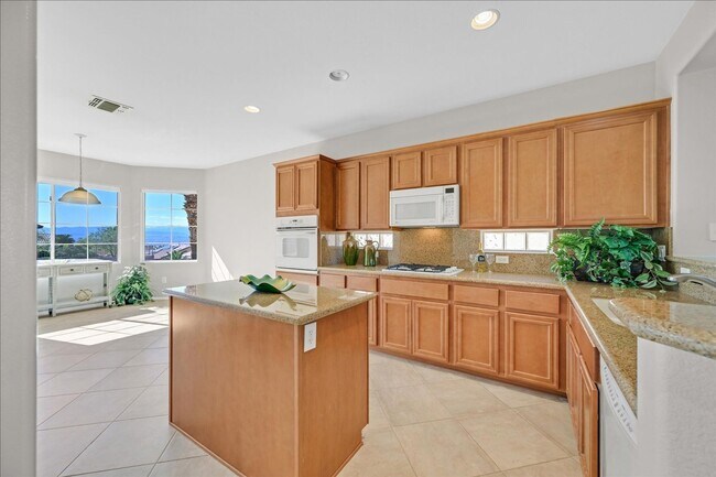 Building Photo - Golf Course Views in Sun City Anthem!  Age...