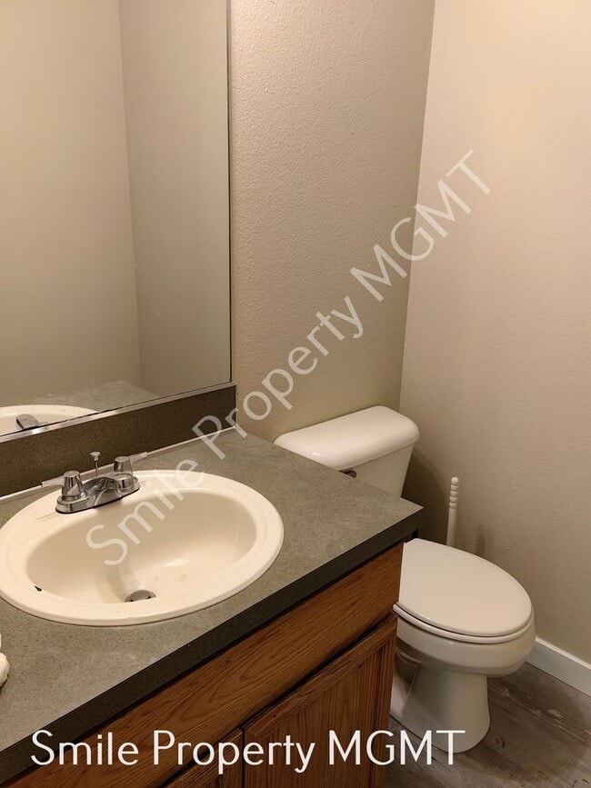 Building Photo - Recently updated New LVP Flooring, New Interior Painting, New Refrigerator.