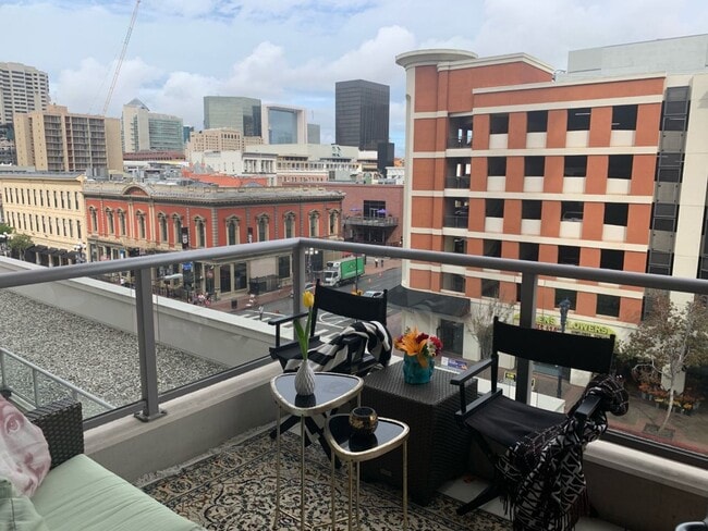 Building Photo - Gorgeous Condo in East Village!