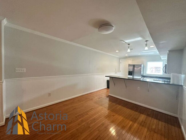 Building Photo - 3 Bedroom Home with Rooftop Views and Modern Finishes