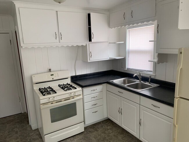 Building Photo - 1118 Shire Ave