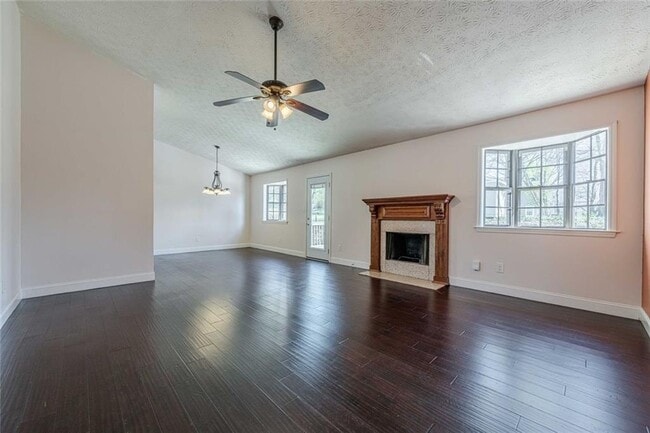 Building Photo - 2491 Redfield Dr