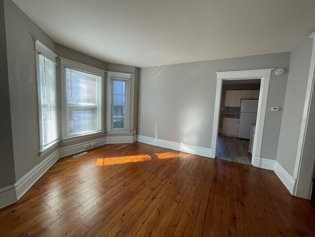 Building Photo - 210 S Throop St