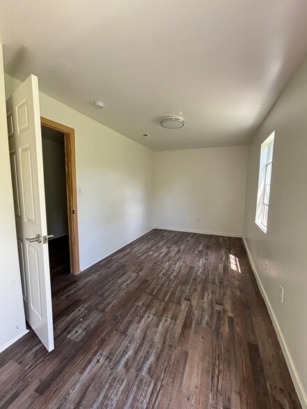 Building Photo - 916 Fairway Dr NW