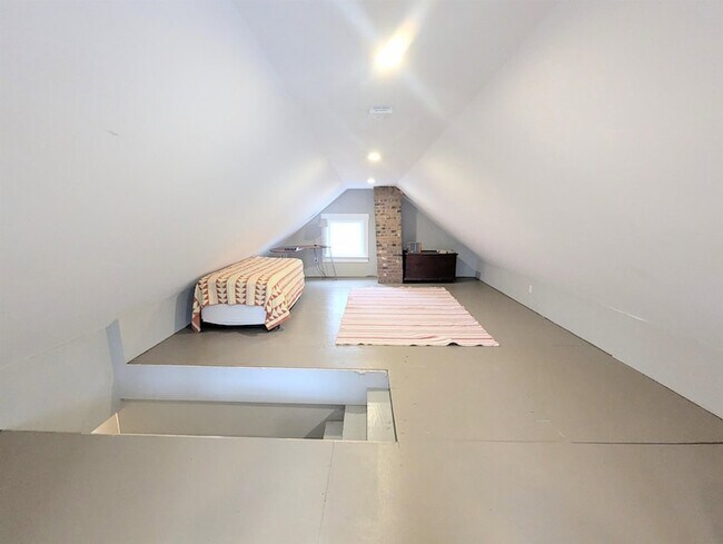 Building Photo - 33 Old Cemetery Rd