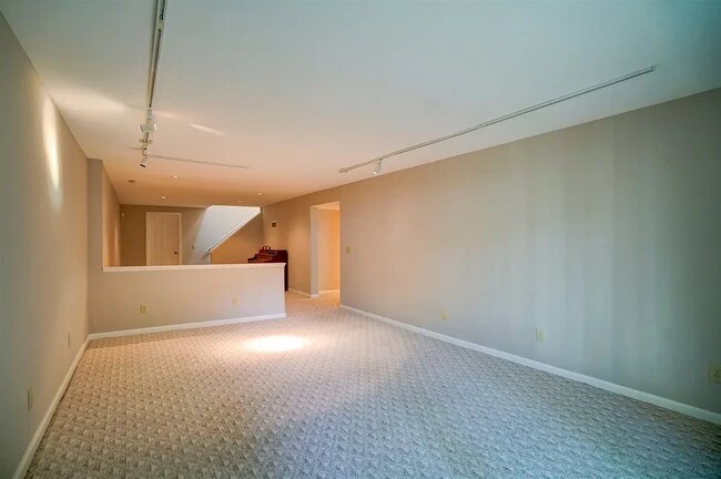 Building Photo - 11 Gray Birch Trl