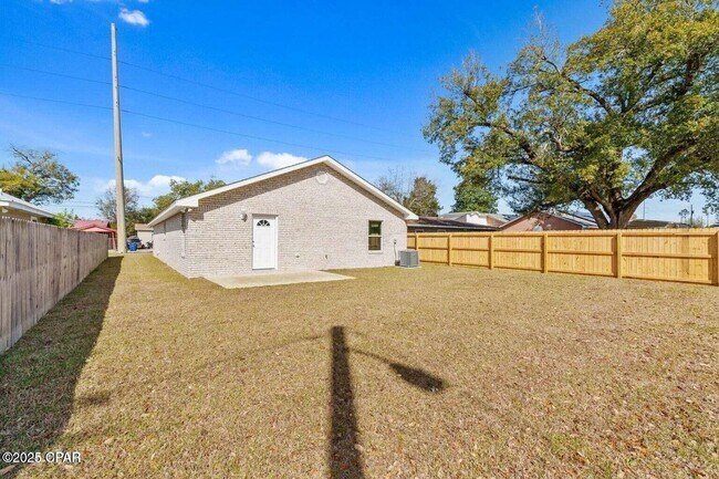 Building Photo - 711 Kirklin Ave