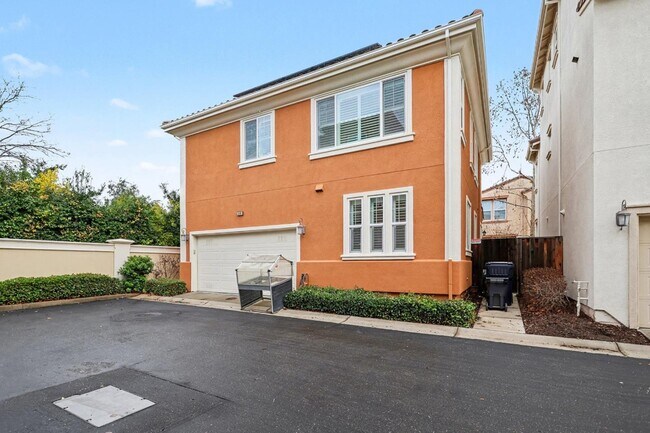 Building Photo - 568 Selby Lane