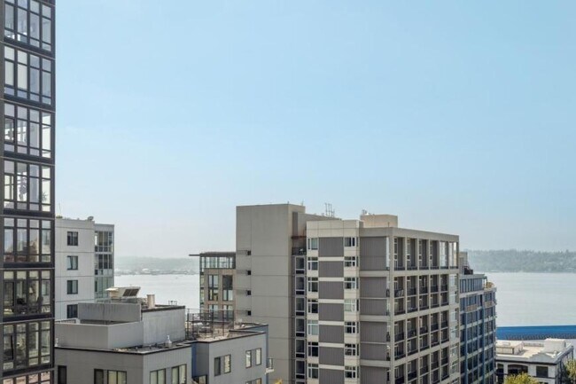 Building Photo - 2 bedroom in Seattle WA 98121
