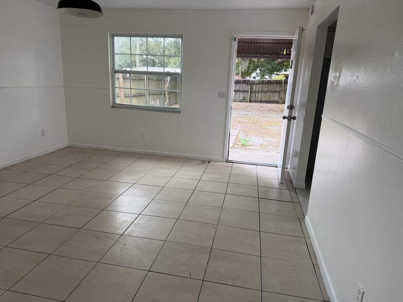 Building Photo - 1017 Carolina Ave