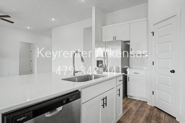 Building Photo - 407 W Taverner Xing