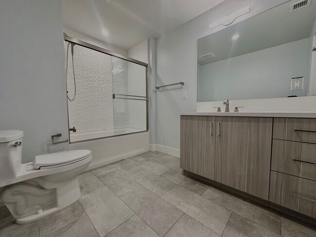 Building Photo - 5953 Saturn St