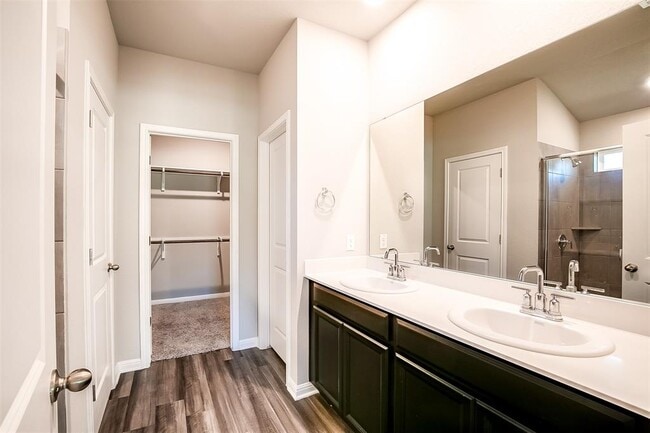Building Photo - 1601 Longhorn Ranch Dr