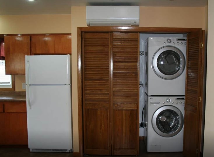Kitchen & Laundry - 421 E Sanborn St