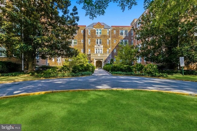 Building Photo - 3051 Idaho Ave NW