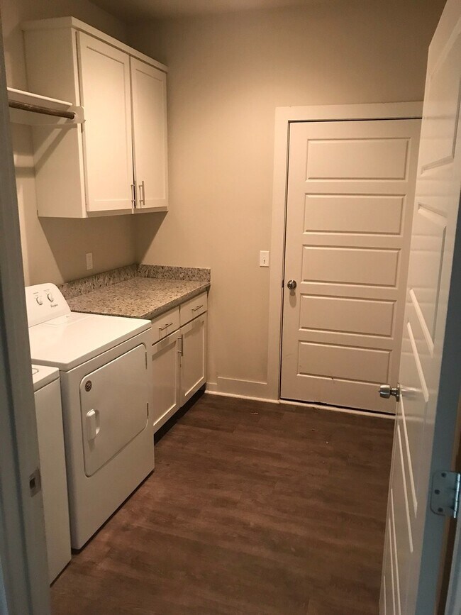 Building Photo - Stunning South Fayetteville Dwelling