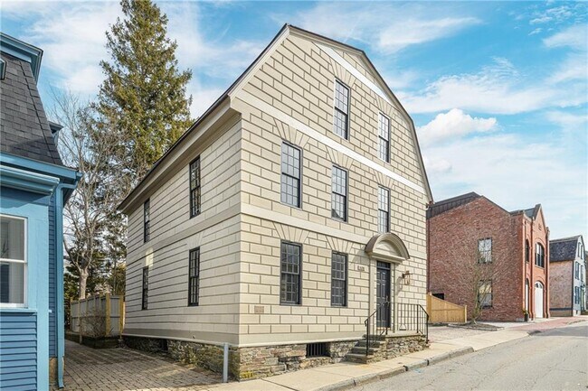 Building Photo - 108 Prospect Hill St