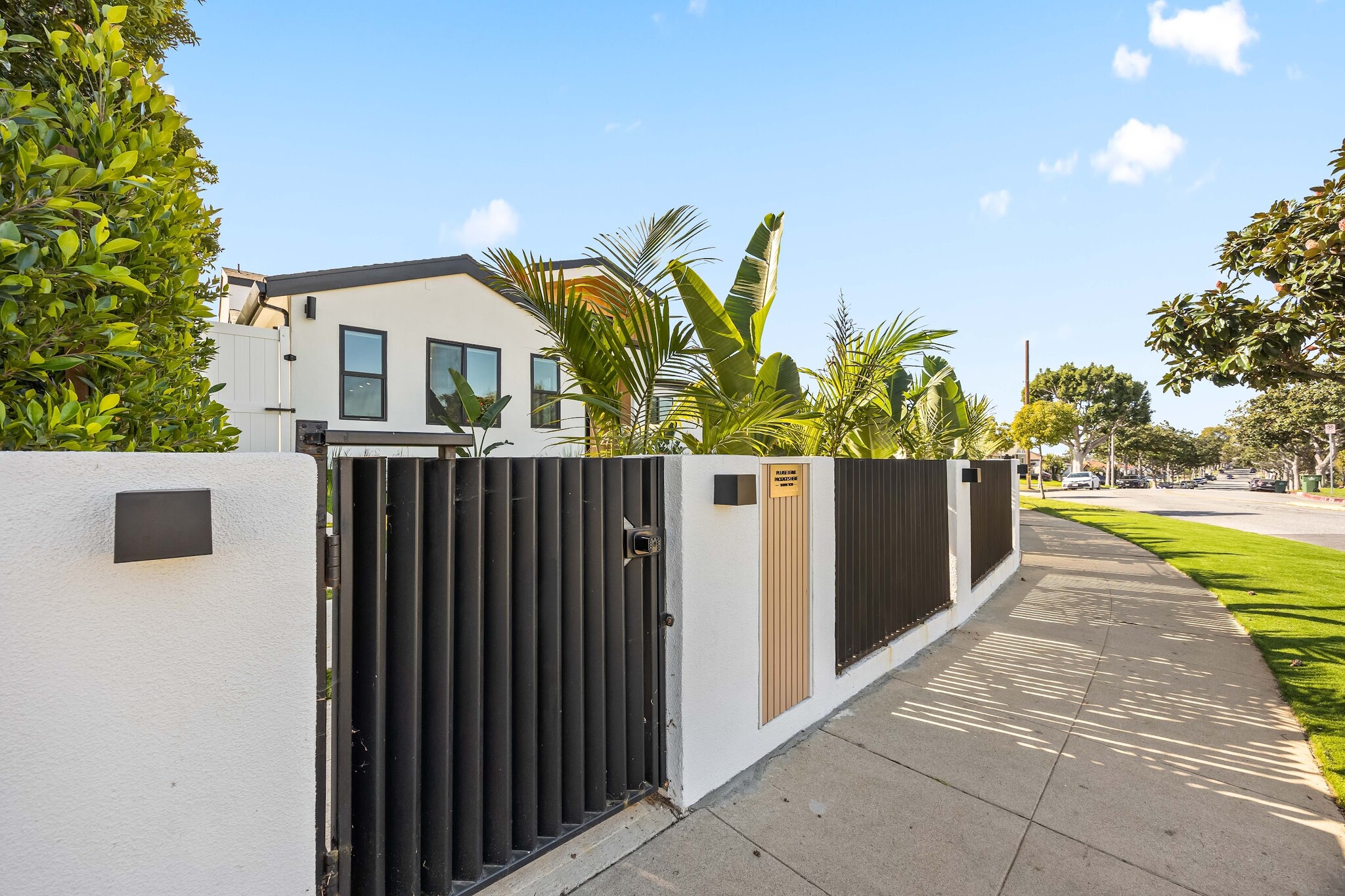 Building Photo - 212 W 64th St