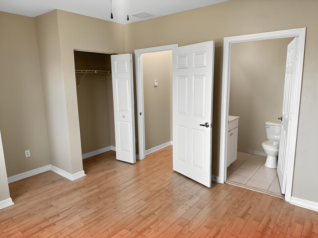 Building Photo - 1992 Alamanda Way