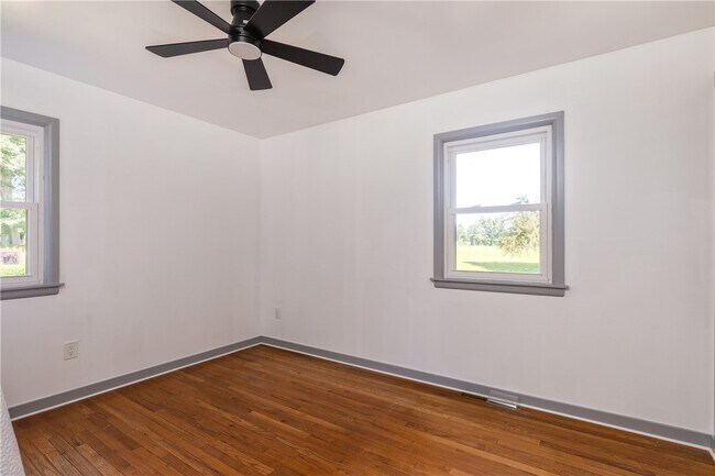 Building Photo - 578 Victory Hwy