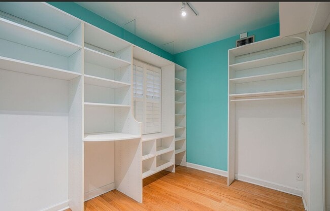 Building Photo - 544 Edinboro Rd