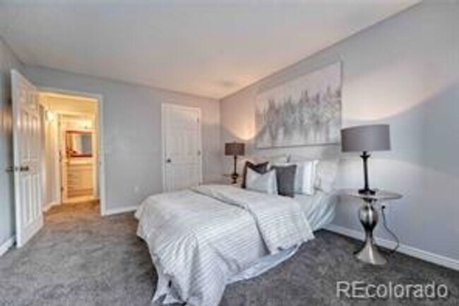 Building Photo - Charming 1BR Condo in Lakewood