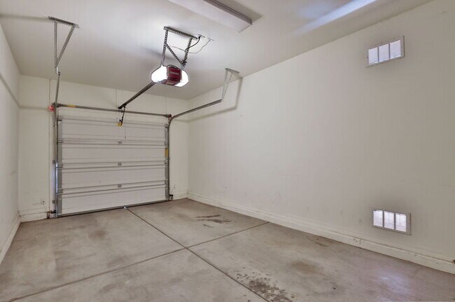 Building Photo - 1416 S Terrace Rd