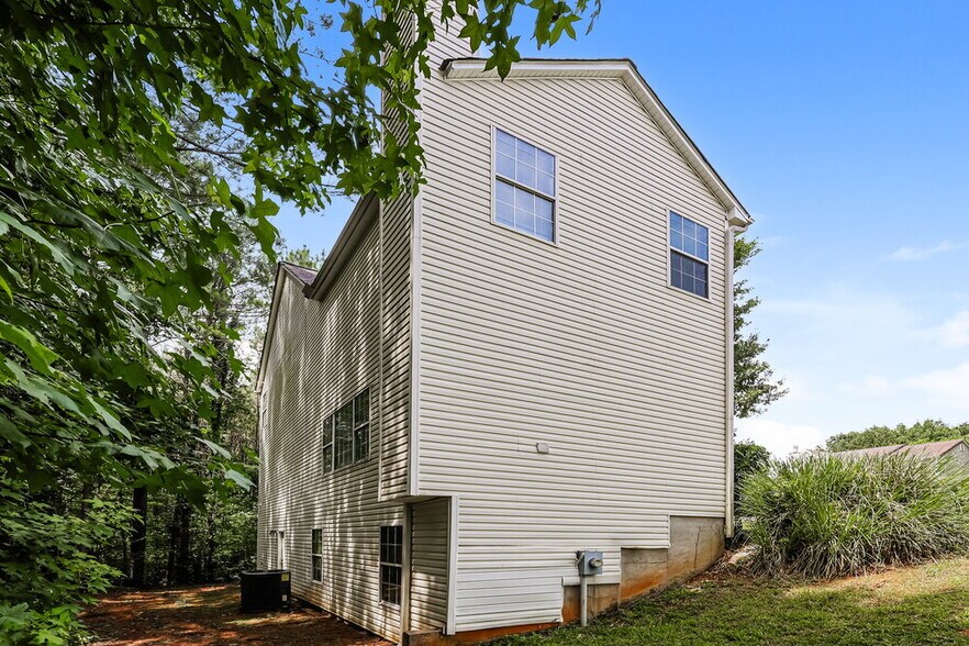 Building Photo - 4080 Robin Cir
