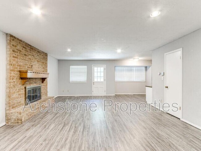 Building Photo - 2524 Boxwood Ave